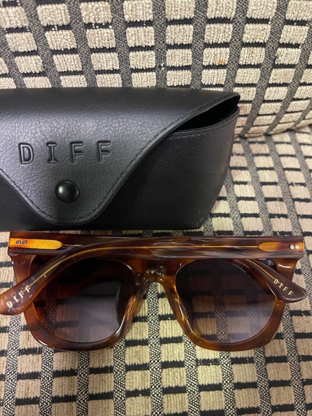 Diff Sunglasses - Picture 2 of 2